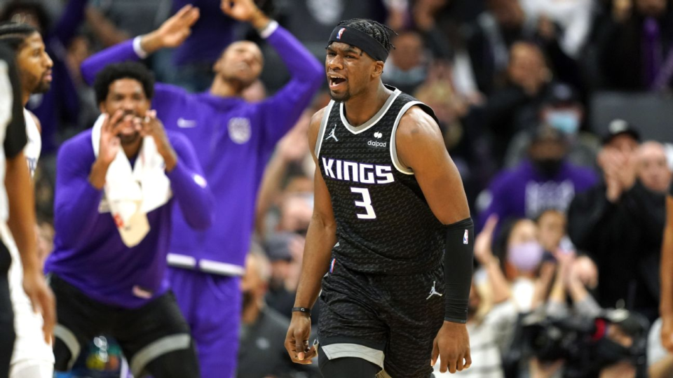 开云体育下载-国王将裁掉戴维斯！腾出名额+提升薪金灵活性：追库明加还是威少