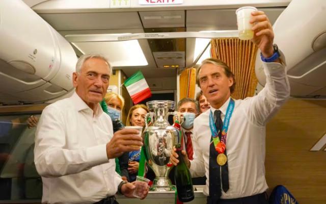 开云体育下载-【揭秘】曼奇尼不再沉默，被迫辞职只因足协冷暴力？