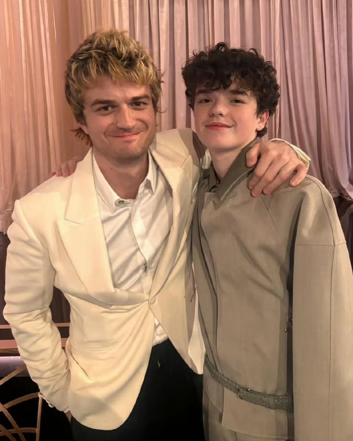 开云体育官网-欧文·库珀金球奖追星合影|金球奖颁奖典礼|颁奖典礼_新浪体育_新浪新闻