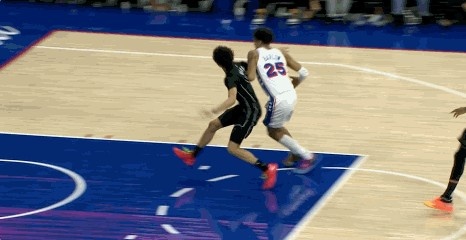 开云体育官网-亏麻了！篮网挑战出界球球权失败 还被补吹一个犯规