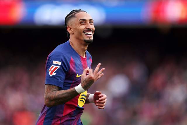 开云体育官网-拉菲尼亚帽子戏法，造5-2惨案！巴萨一雪前耻，皇马空欢喜一场